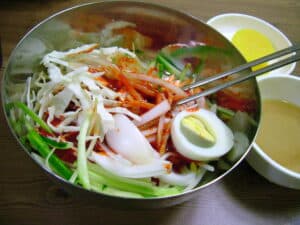 Jjolmyeon (Macarrão Elástico Picante Frio)