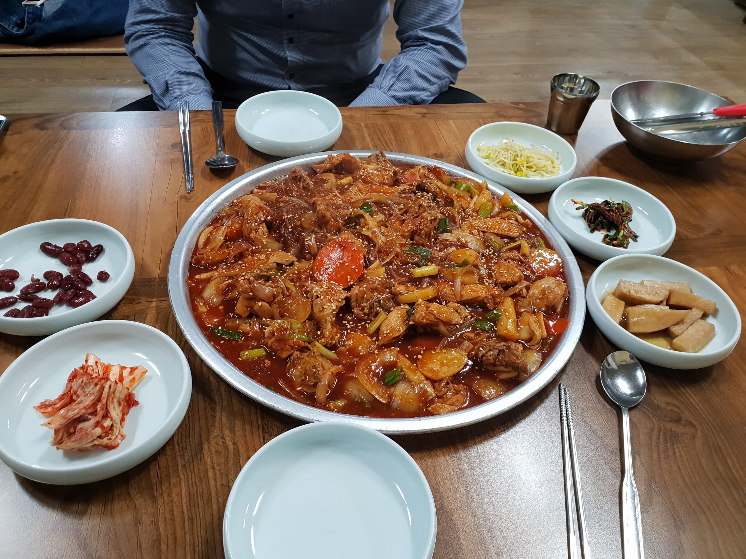 Andong Jjimdak (Frango Braseado ao Estilo Andong)