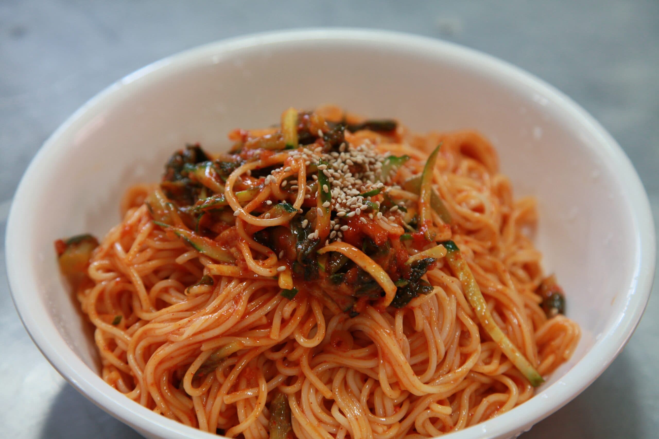 Bibim Guksu (Macarrão Frio Picante Misturado)
