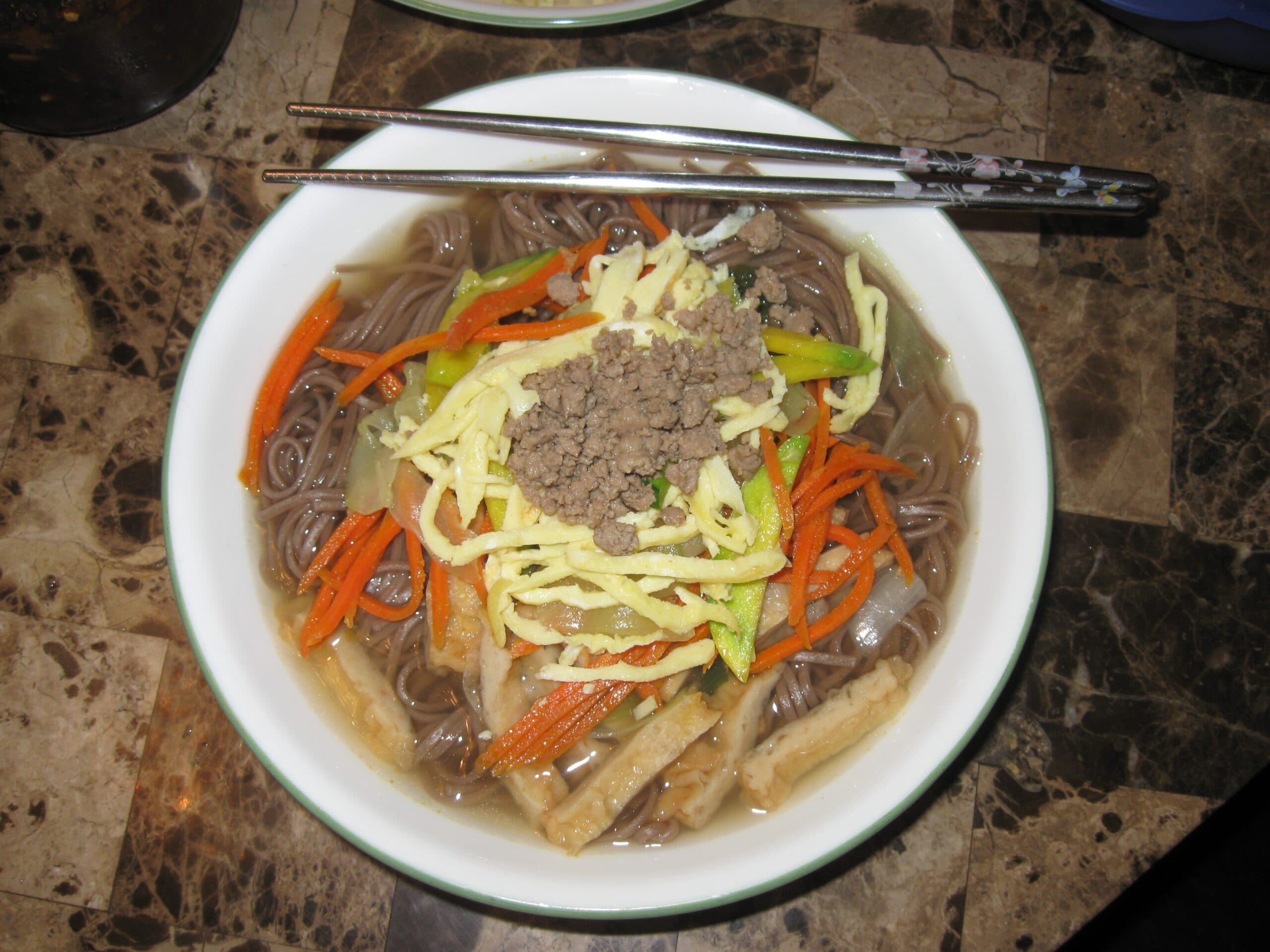 Dotori Guksu (Macarrão de Bolota)